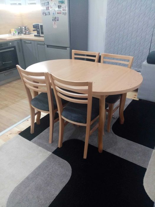 Продавам килим доста запазен