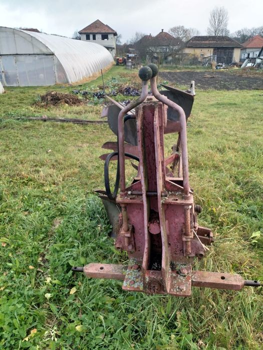 Plug hidraulic reversibil 2 trupite, stare foarte bună