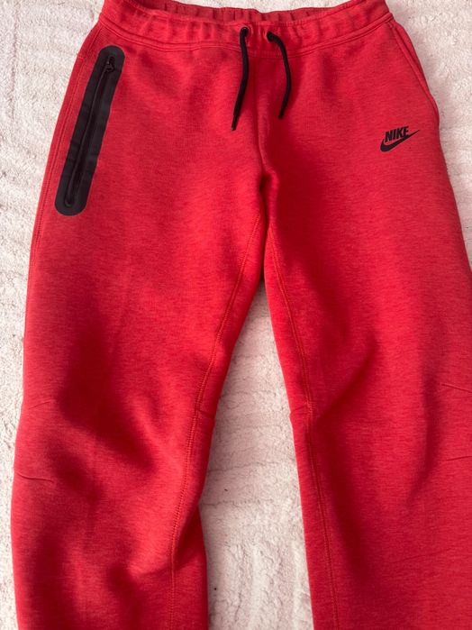 Nike tech fleece червен комплект(чисто нов)
