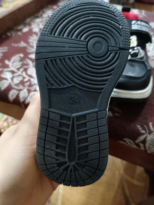 Детские кроссовки