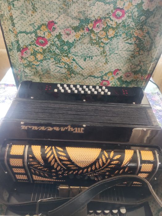 Продам гармонь Тулльская