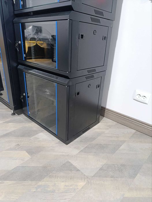 Shkaf tarmoq uchun 4U