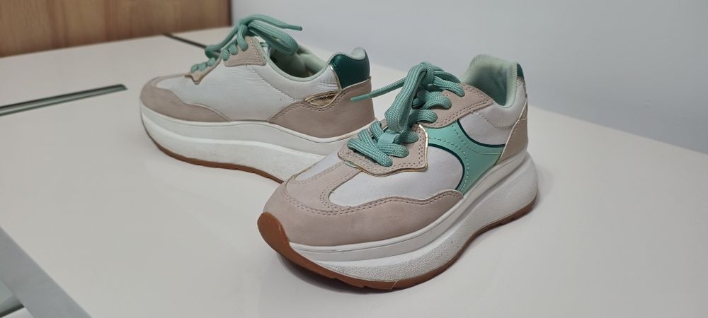 Snikers damă Stradivarius