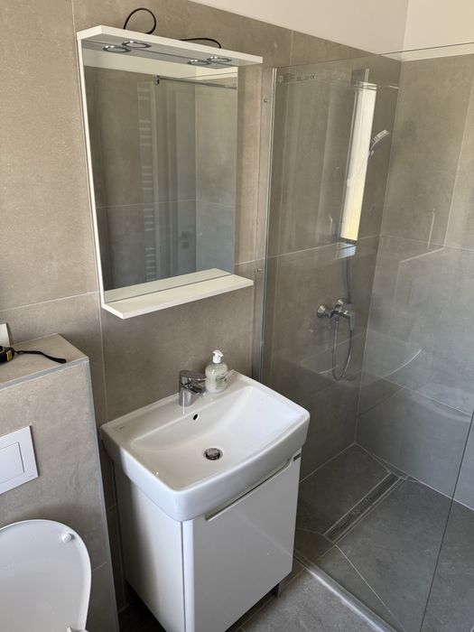 Vand set mobilier baie (chiuveta/dulap/oglinda)