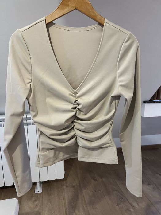 Блузка Amia в бежов цвят