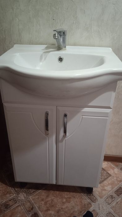 Продам раковину со шкафчиком и краном
