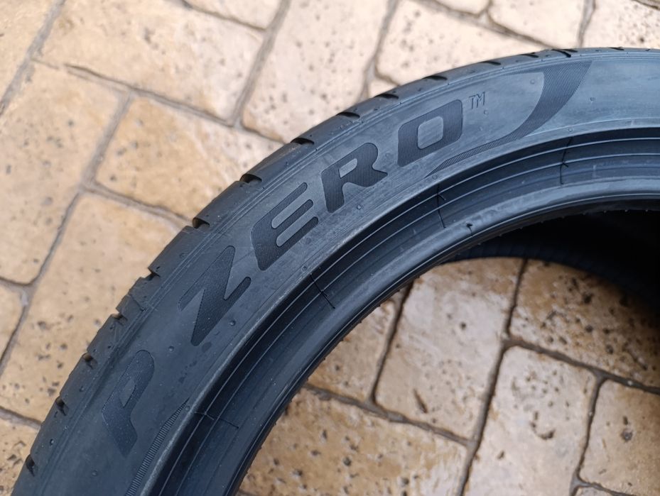 Летни гуми Pirelli 245/40/19 Pzero PZ4,дот 2025