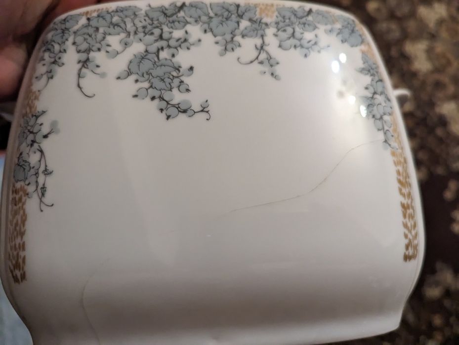 Продам большой немецкий столовый сервиз