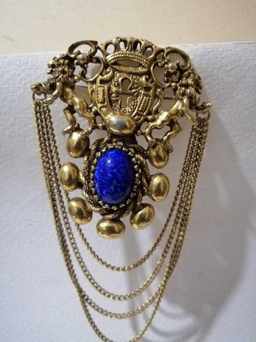 Brosa vintage regalista cu lapislazuli