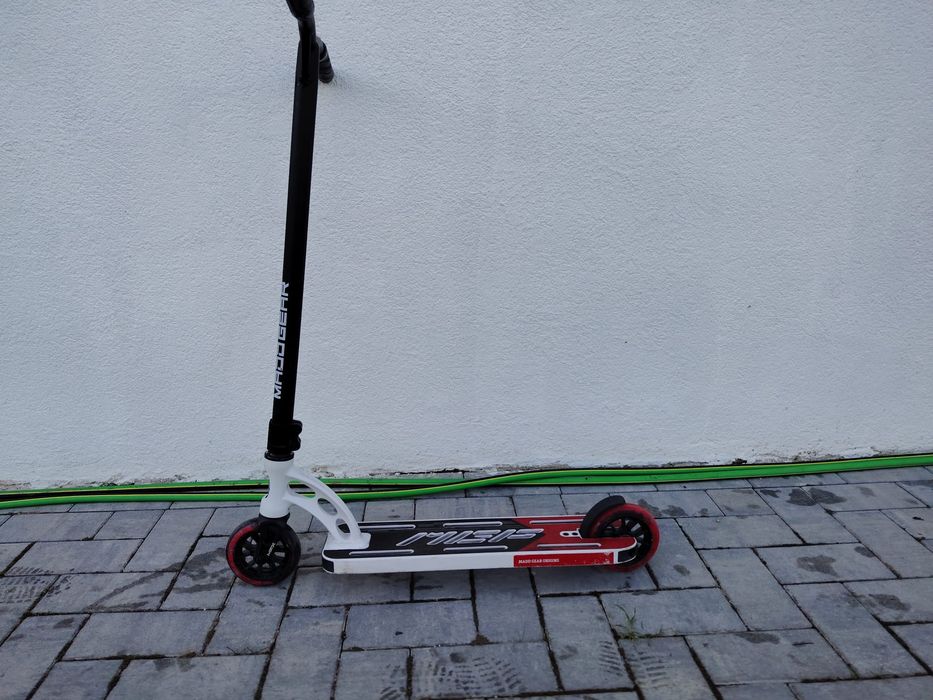 Vând trotineta freestyle MADDGEAR