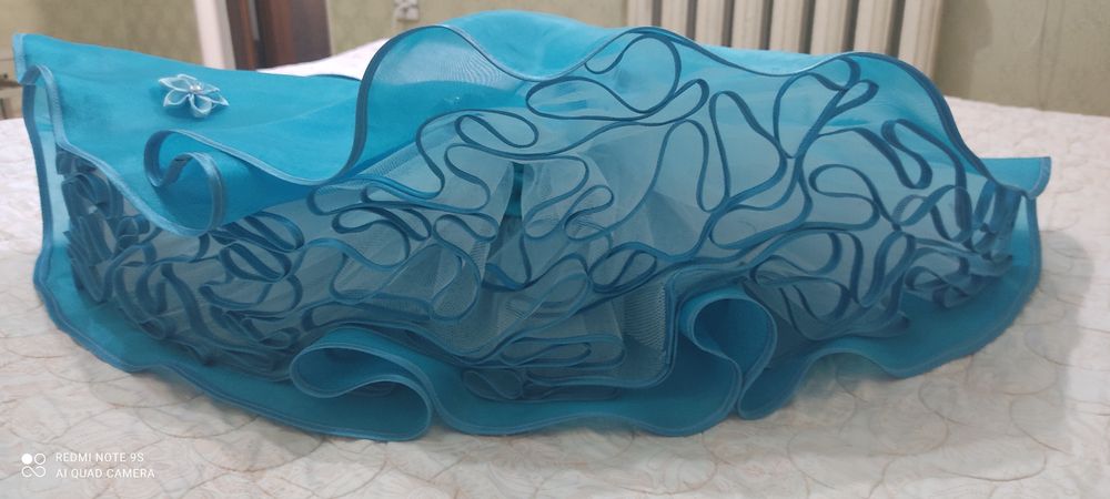 Продаю. Костюмы.