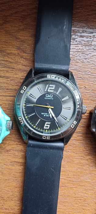 Часы по  3000 тенге