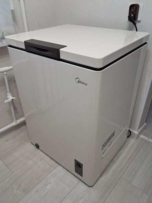 Продам морозильник Midea