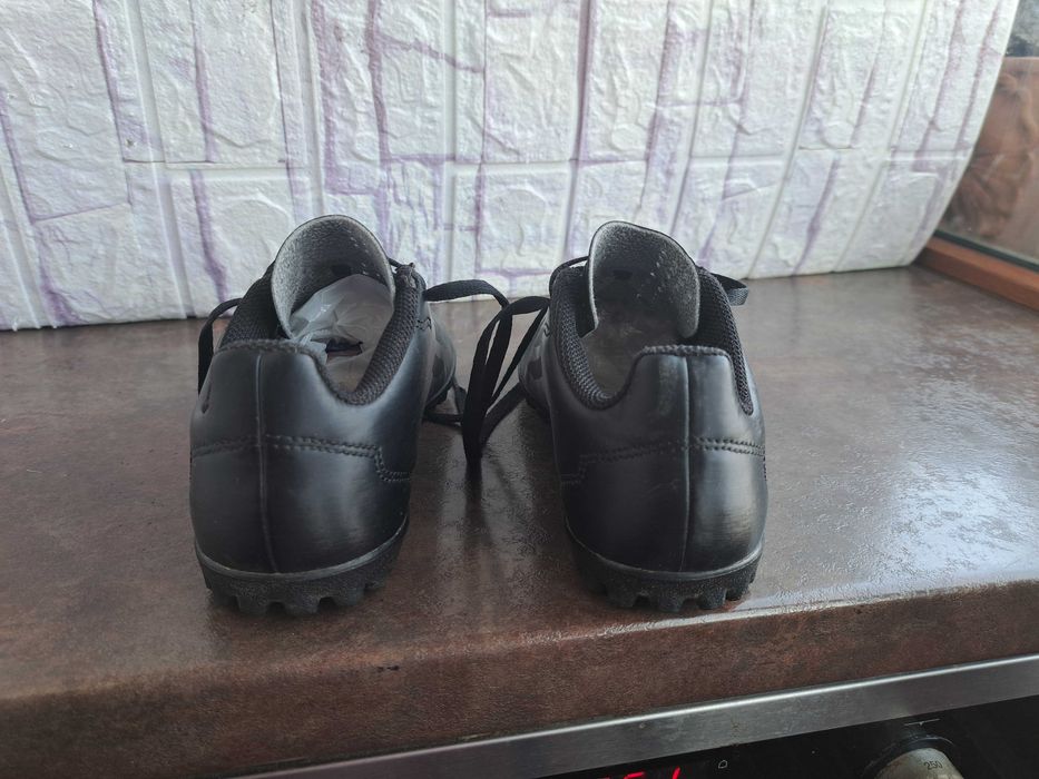 маратонки,кецове,спортни обувки футболни стоножки,Adidas,ном.32,адидас