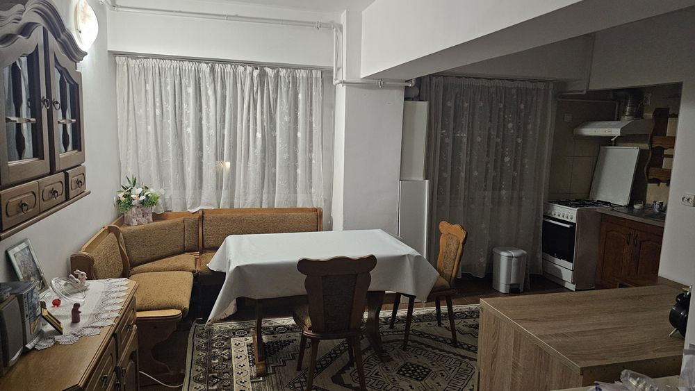 Închiriez apartament Ultracentral pe termen lung .