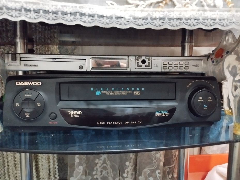 Продаю видеомагнитофон daewoo