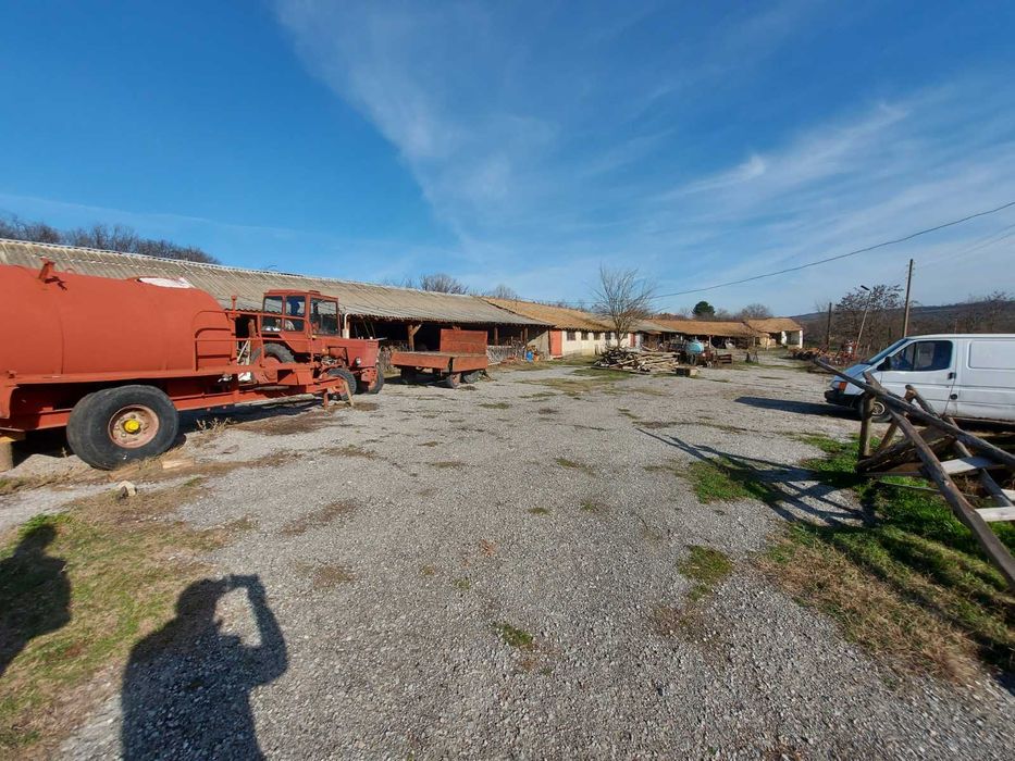 Селскостопанска постройка/Обор, гр.Лозница