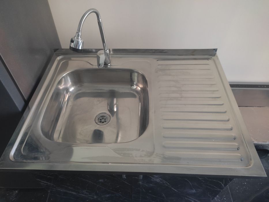 Мойка, Раковина со смесителем и шкаф для кухни в отличном состоянии!!!