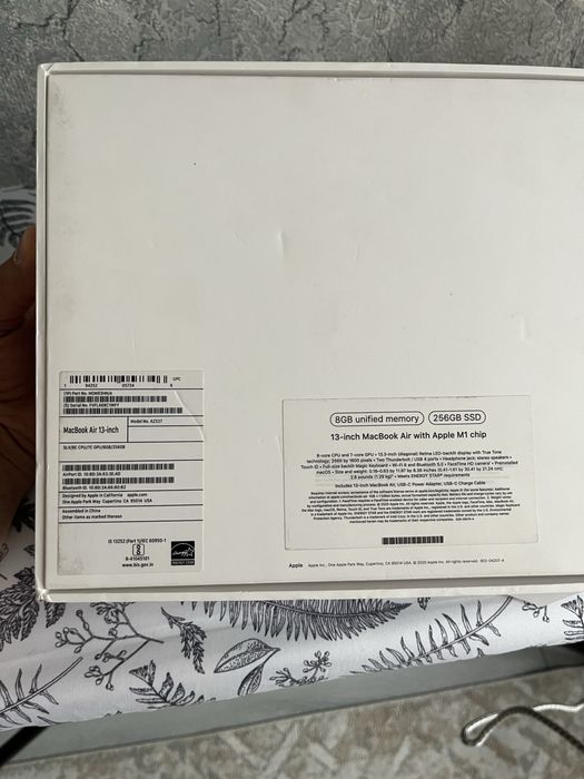 Продам macbook Air m1