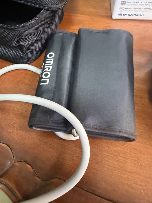 Апарат за кръвно налягане OmRon
