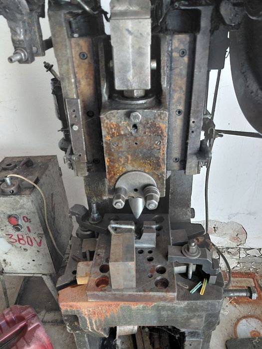 Presă excentric  mecanica