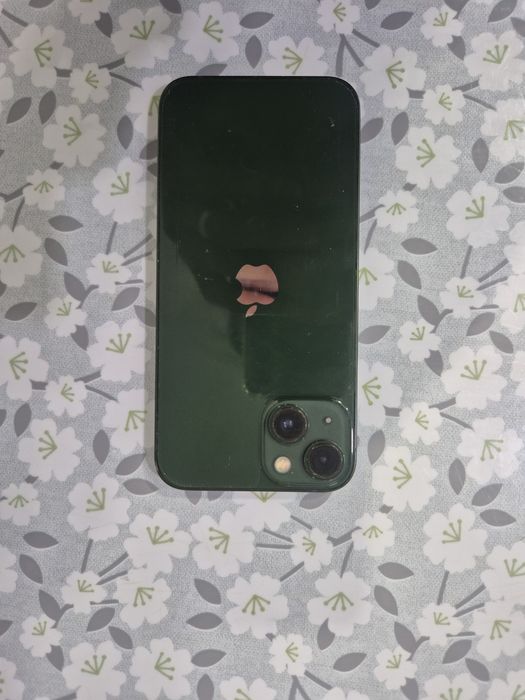 Продам Айфон 13