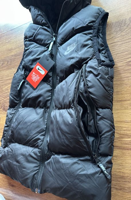 Детски,черен елек Nike с качулка и ципове на джобовете