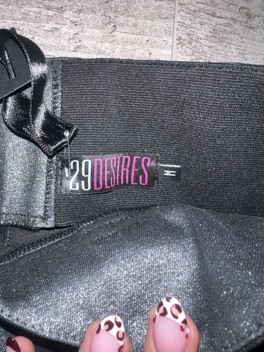 Пола 29 Desires-чисто нова М размер