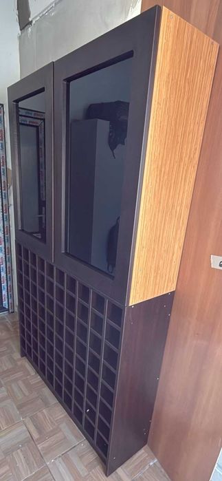 Dulap cu rafturi pentru bauturi; Vitrina cu depozitare pentru sticle