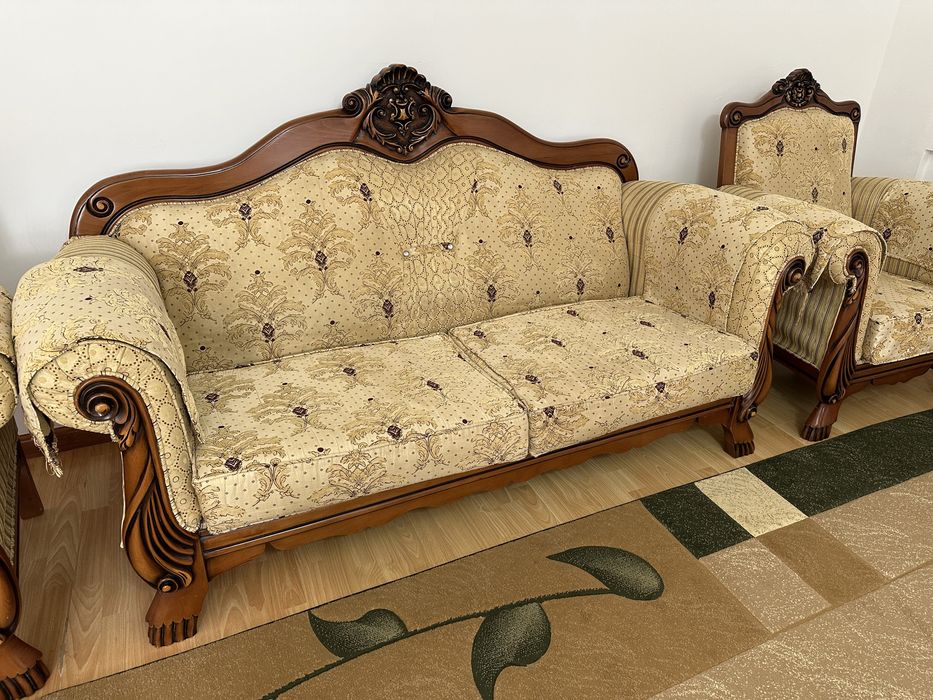 Продам диван и 2 кресла для гостиной