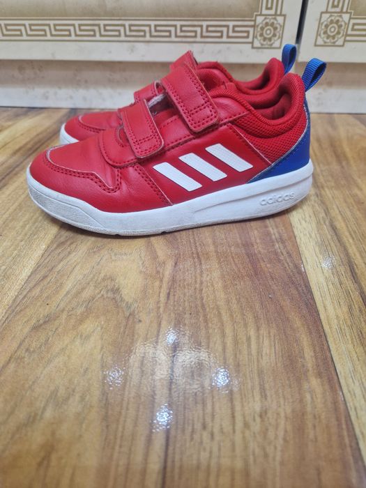 Tenesi Adidas masura 29 la doar 35 lei
