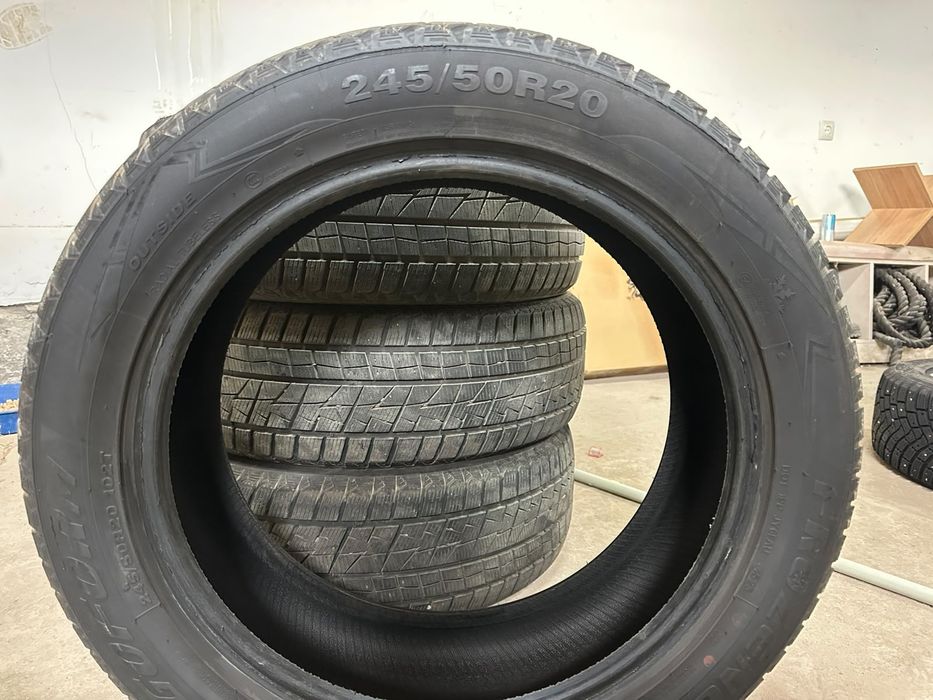 Продам шины зимние размер 245/50/20