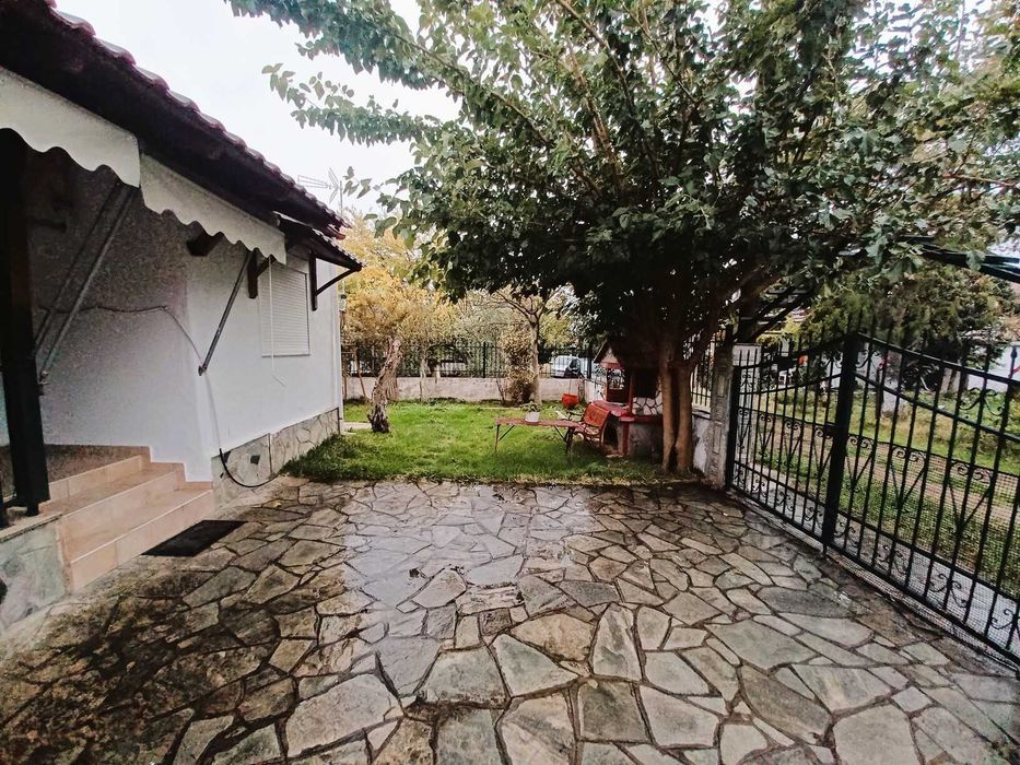 Продава къща 62 м2 с двор 229 м2 в кв. Ривиера, Аспровалта, Гърция