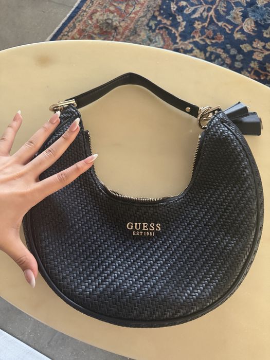 Guess черна чанта