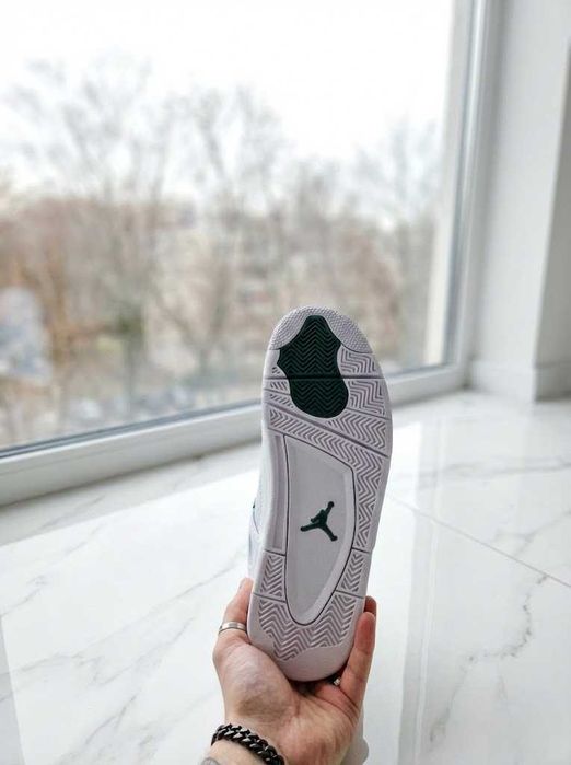 Nike Air Jordan 4 Retro "Metallic Green".