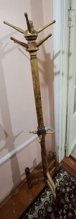 Вешалка напольная деревянная