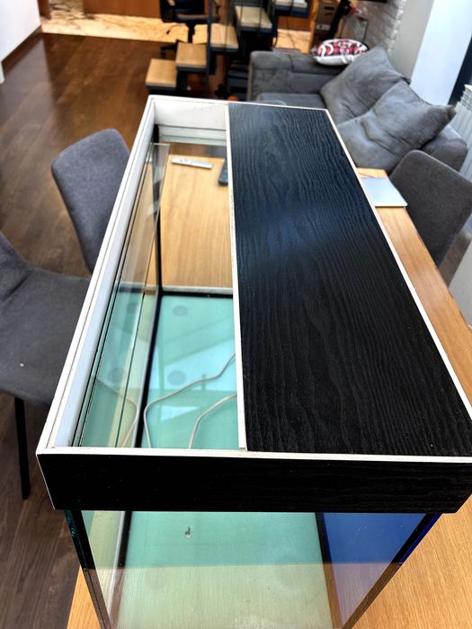 Предлагам аквариум 126 литра.