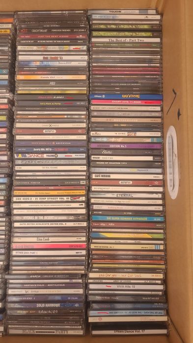 CD, DVD ,casete videoa și audio.