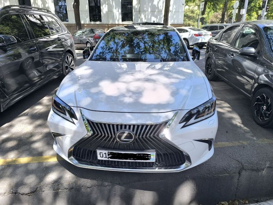 Автомашина Lexus 350