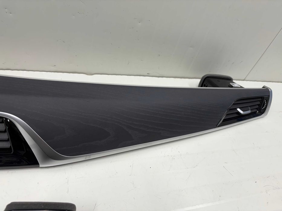 Лайсна табло БМВ 5 серия Г30 Г31 6 серия Г32 Фейслифт BMW G30 LCI G31 LCI G32 LCI Пепелно сива