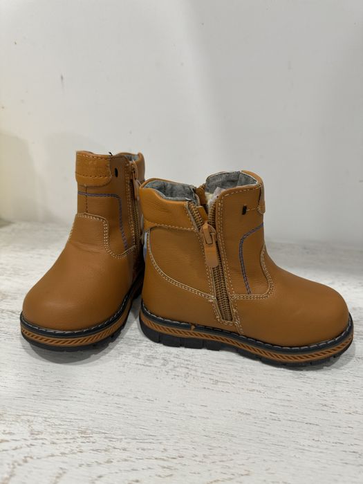 Продам ботинки детские