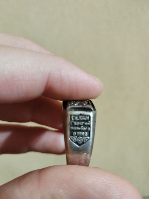 Продаю перстень серебряный