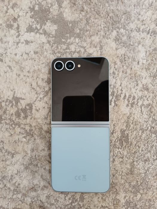 Vând telefonul Samsung galaxy z flip6