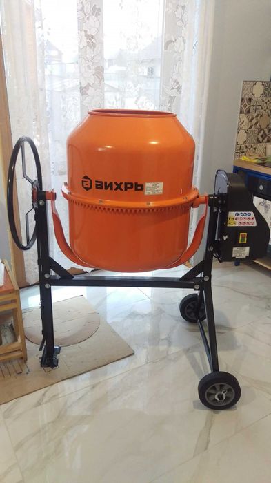 продам бетономешалка 205 литров.чугунный венец.новая