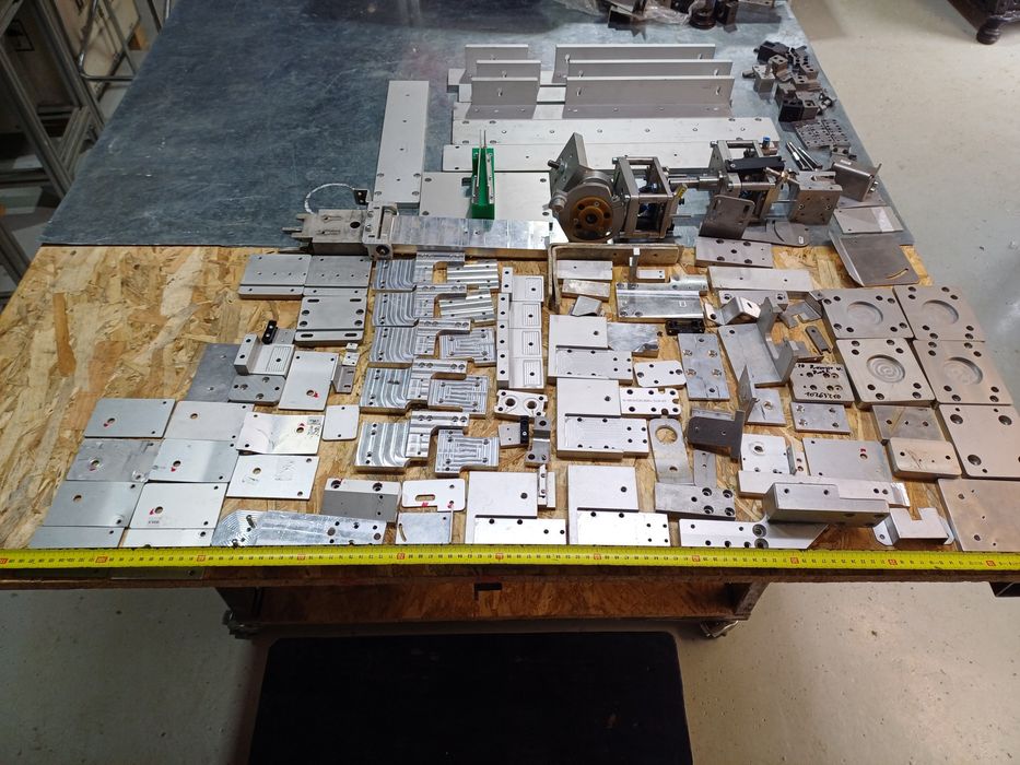 Placi de aluminiu bracketi, suporti , coltarr , corniere