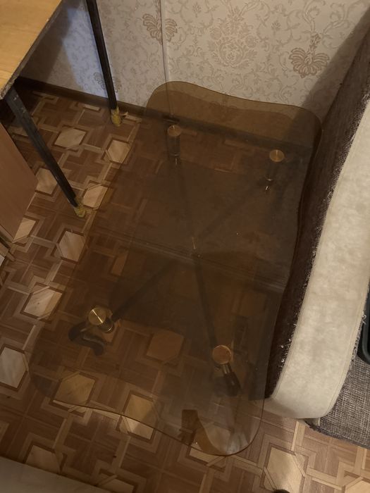 продам столик стеклянный