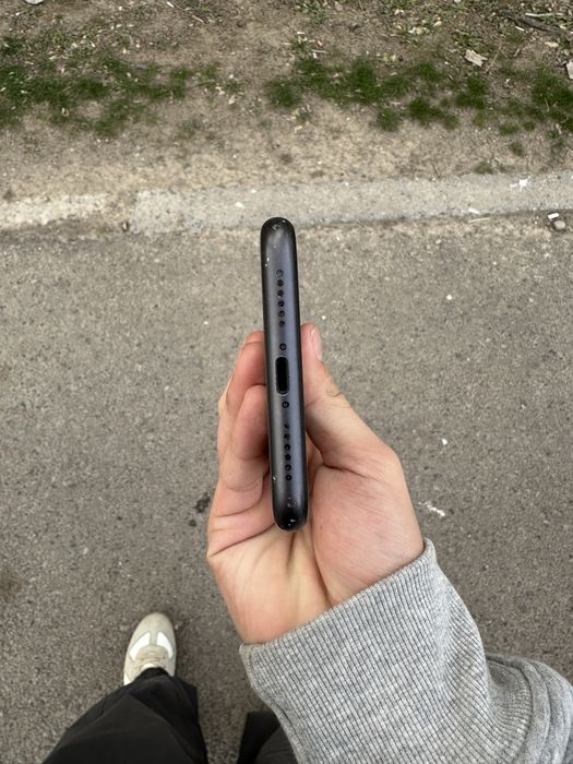 iPhone 11 black 64gb