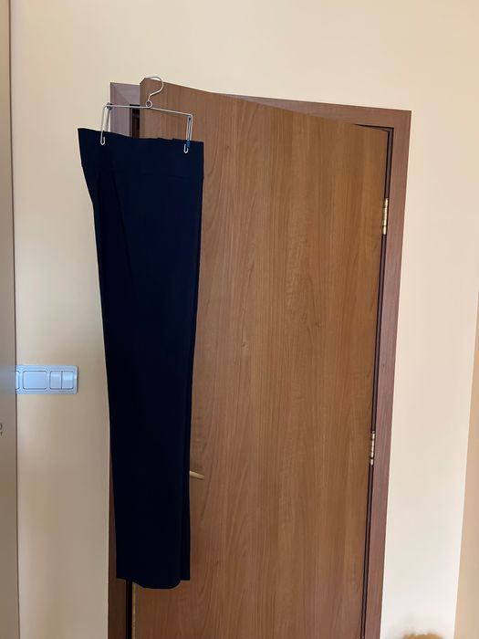 Тъмносин прав панталон на модна къща Скарлет