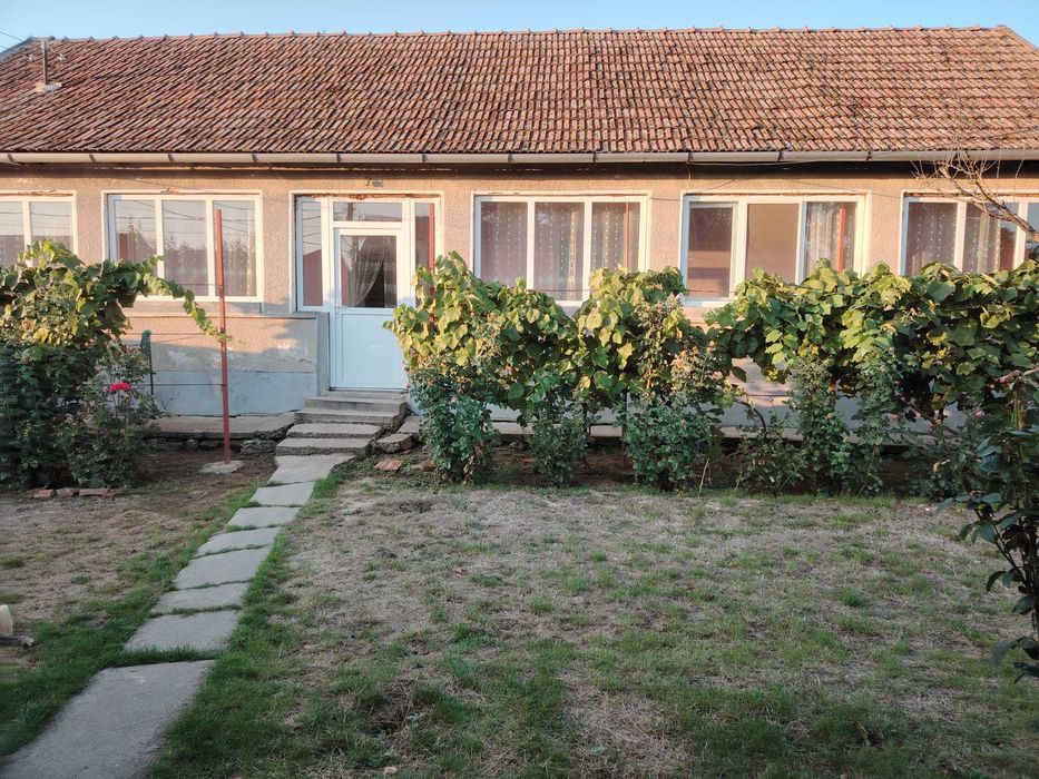 Casa in Bicaci cu 2 cladiri in curte