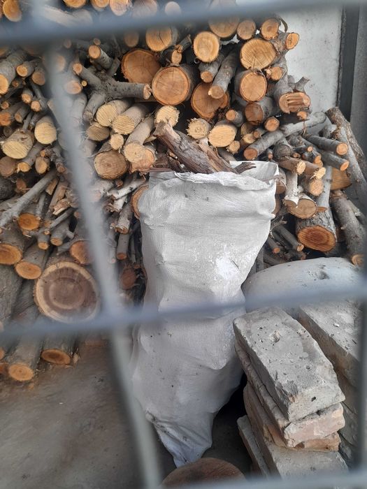 Продам дрова в мешках фруктовые.
